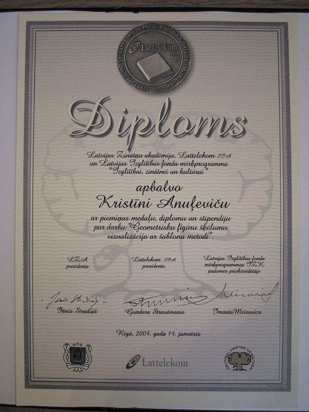K. Anuļevičai pasniegtais diploms