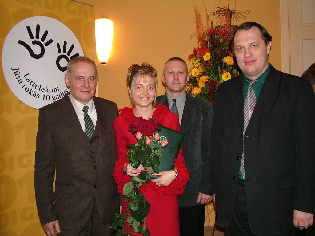 Pirmais no kreisās puses  Konrads Murāns, otrā no kreisās puses Kristīne Anuļeviča,
  trešais no kreisās puses Armands Gricāns, ceturtais no kreisās puses
   DU zinātņu prorektors, profesors, Dr.biol. Arvīds Barševskis